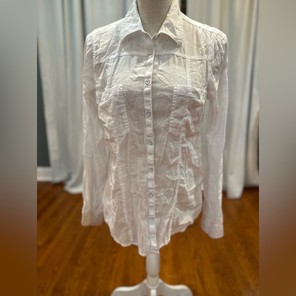 Maurices white long sleeve button up shirt women’s size medium EUC